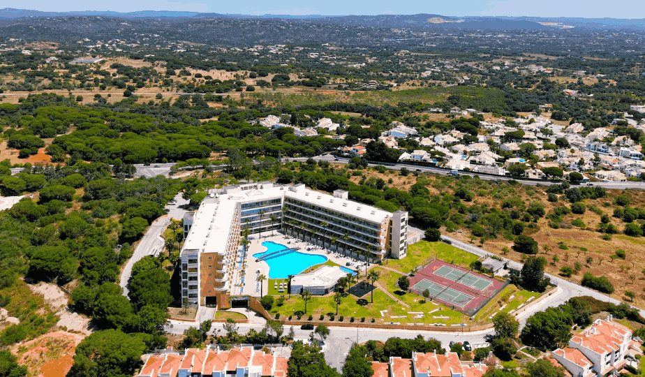 Vista aérea do Aparthotel Balaia Atlântico, MGE Hotels